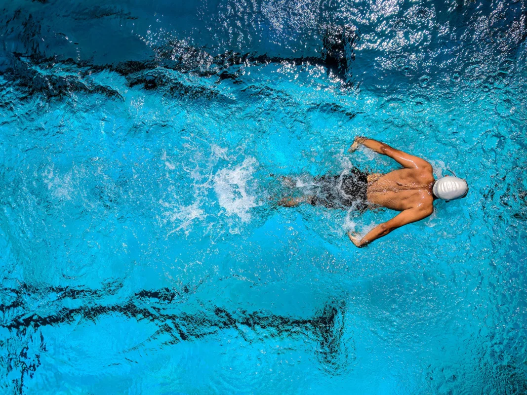 Swimming with Confidence: 7 Essential Tips for Contact Lens Wearers 2 buy contact lens online