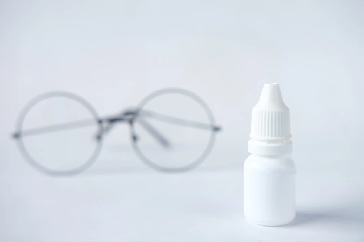 Swimming with Confidence: 7 Essential Tips for Contact Lens Wearers 5 buy contact lens online