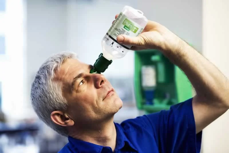 Swimming with Confidence: 7 Essential Tips for Contact Lens Wearers 6 buy contact lens online