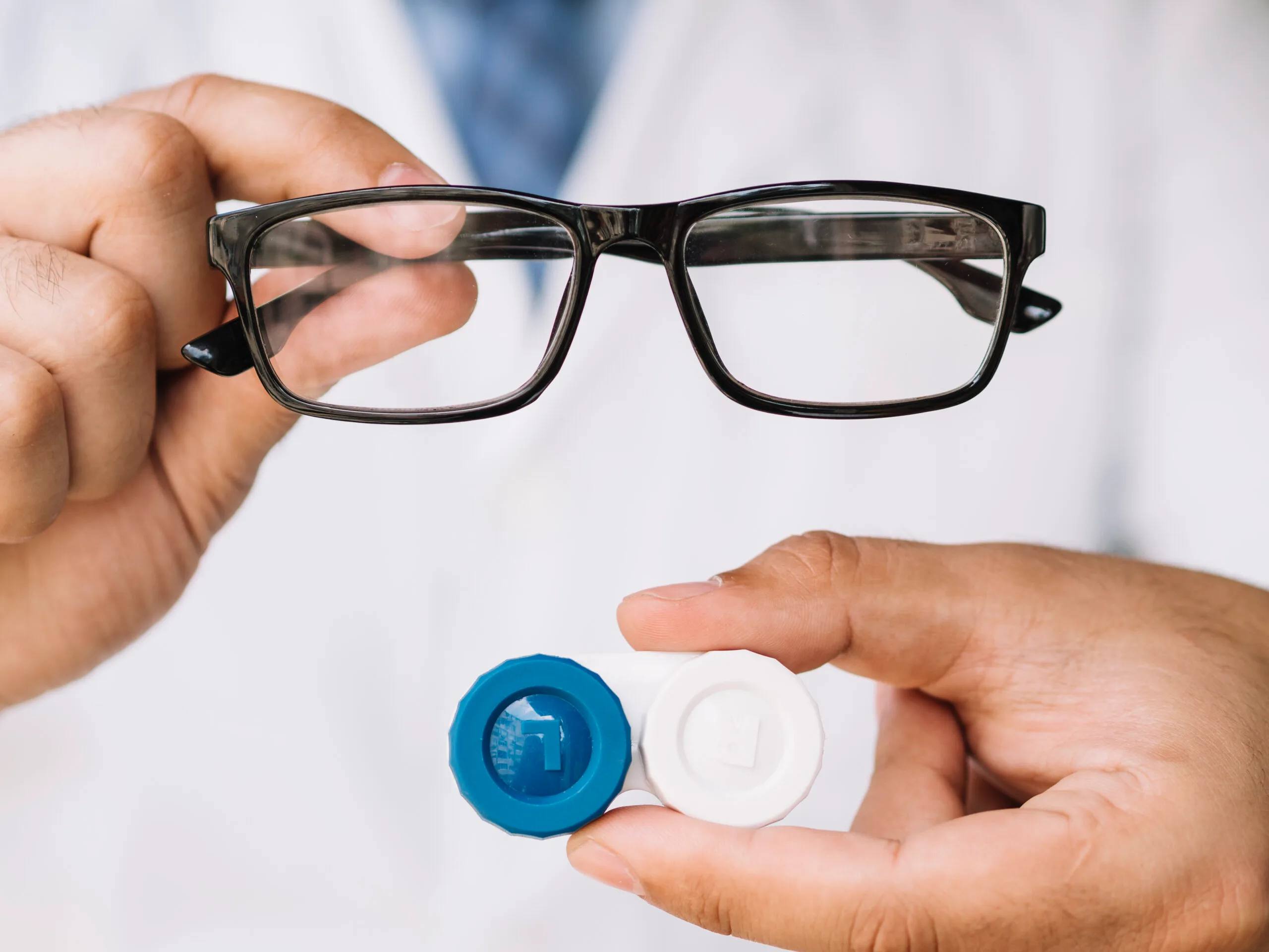 Bifocal Lenses: 4 Great Reasons To Ditch Your Glasses 3 bifocal lenses, glasses, vision, sight