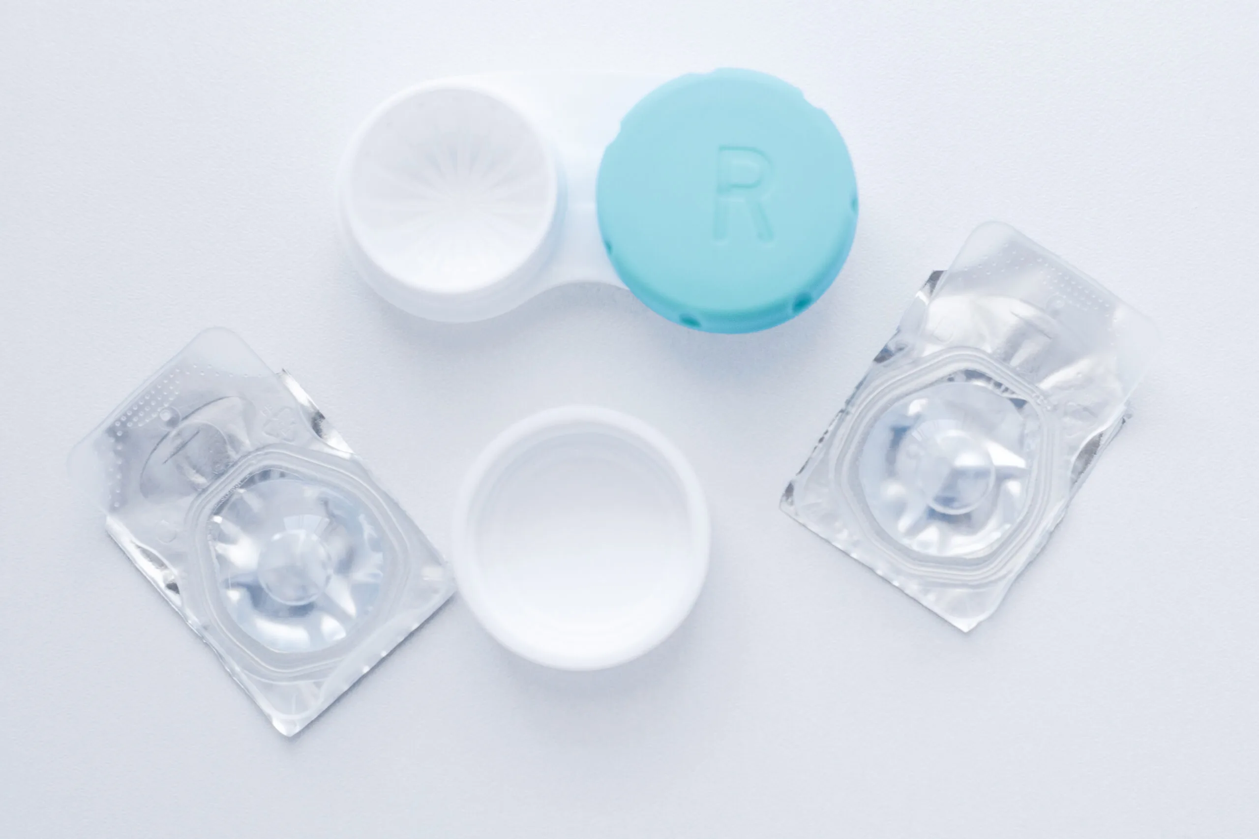 Traveling with Contact Lenses in Singapore: Essential Packing & Care Tips 2 travelling with contact lenses, contact lenses tips and tricks, travel easy with lenses