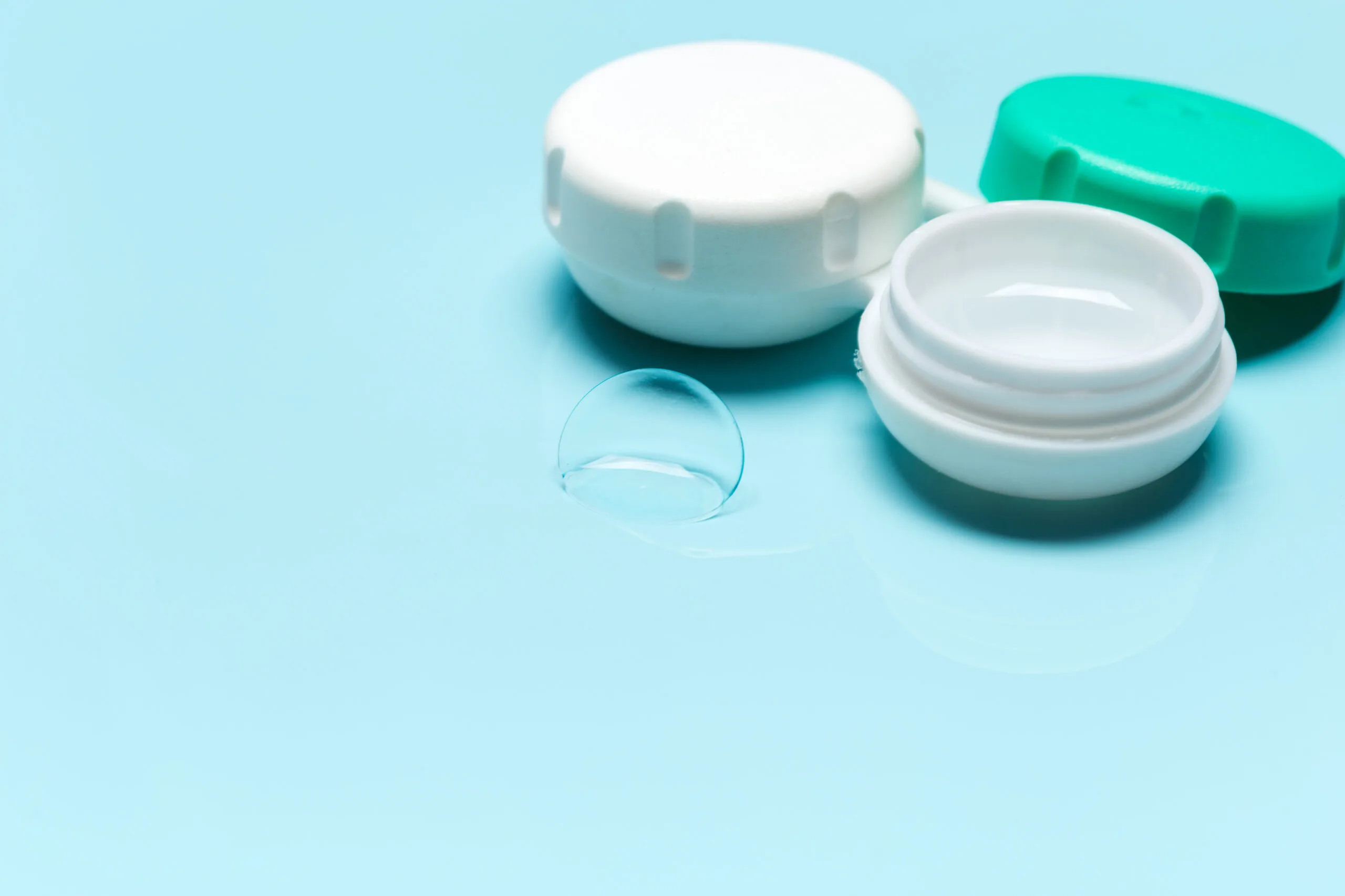 Traveling with Contact Lenses in Singapore: Essential Packing & Care Tips 3 travelling with contact lenses, contact lenses tips and tricks, travel easy with lenses