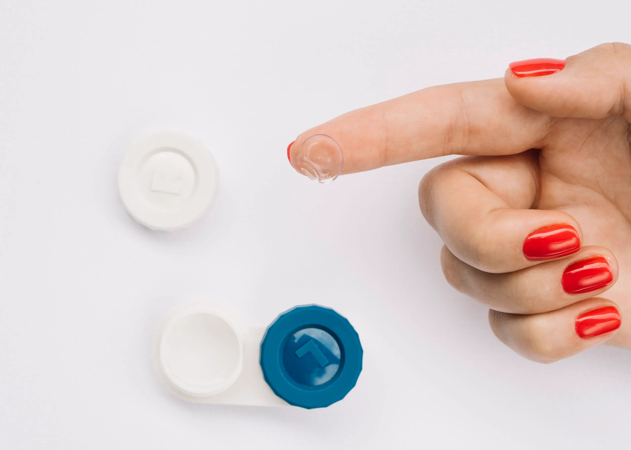 Contact Lens Overwear: Risks and Prevention For Healthy Eyes 8 contact lens overwear, proper care and contact lens handling, contact lens important tips