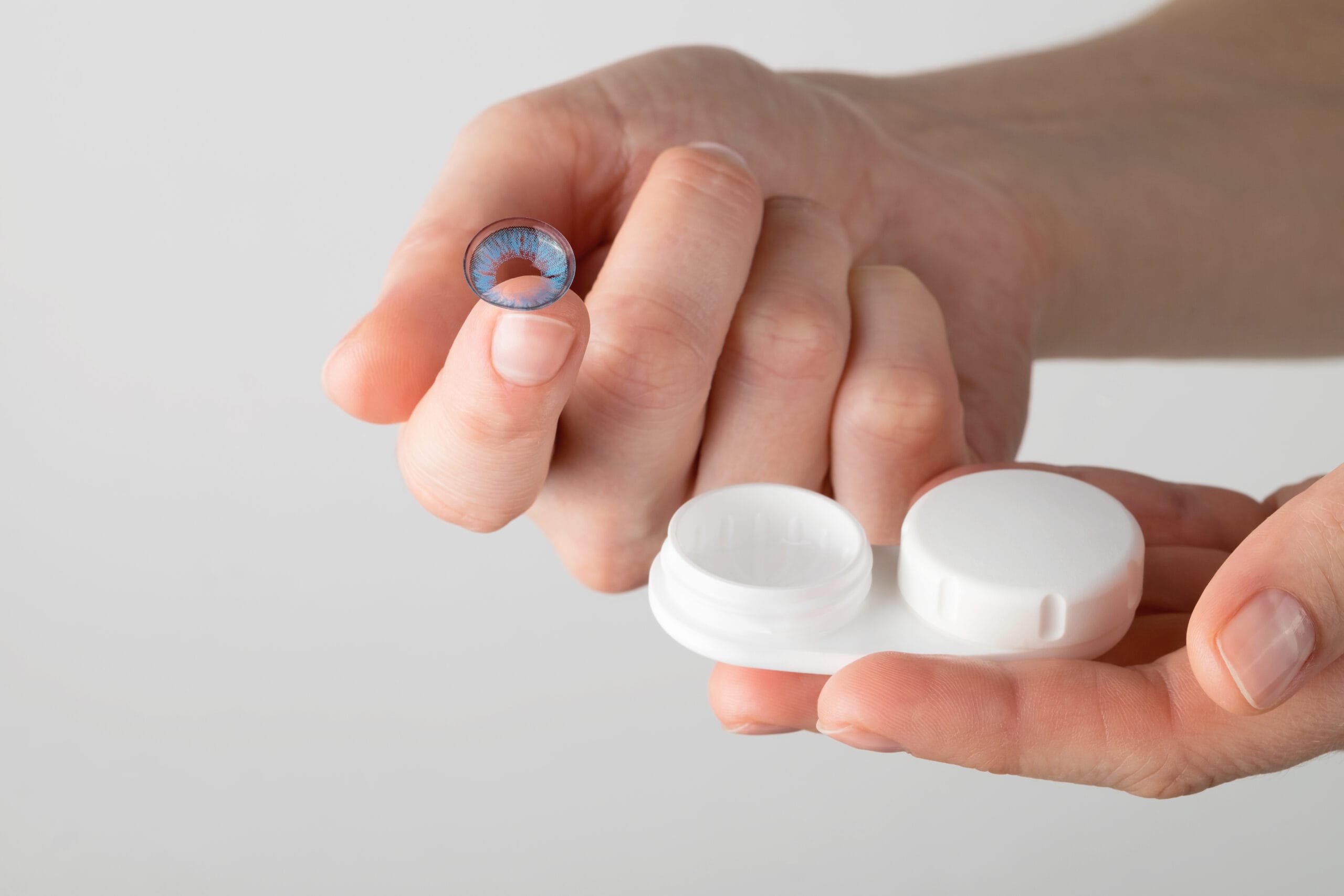 From Glasses to Lenses: Everything You Need to Know Before You Change 15 From Glasses To Lenses, transition to lenses, good contact lenses, contact lens tips