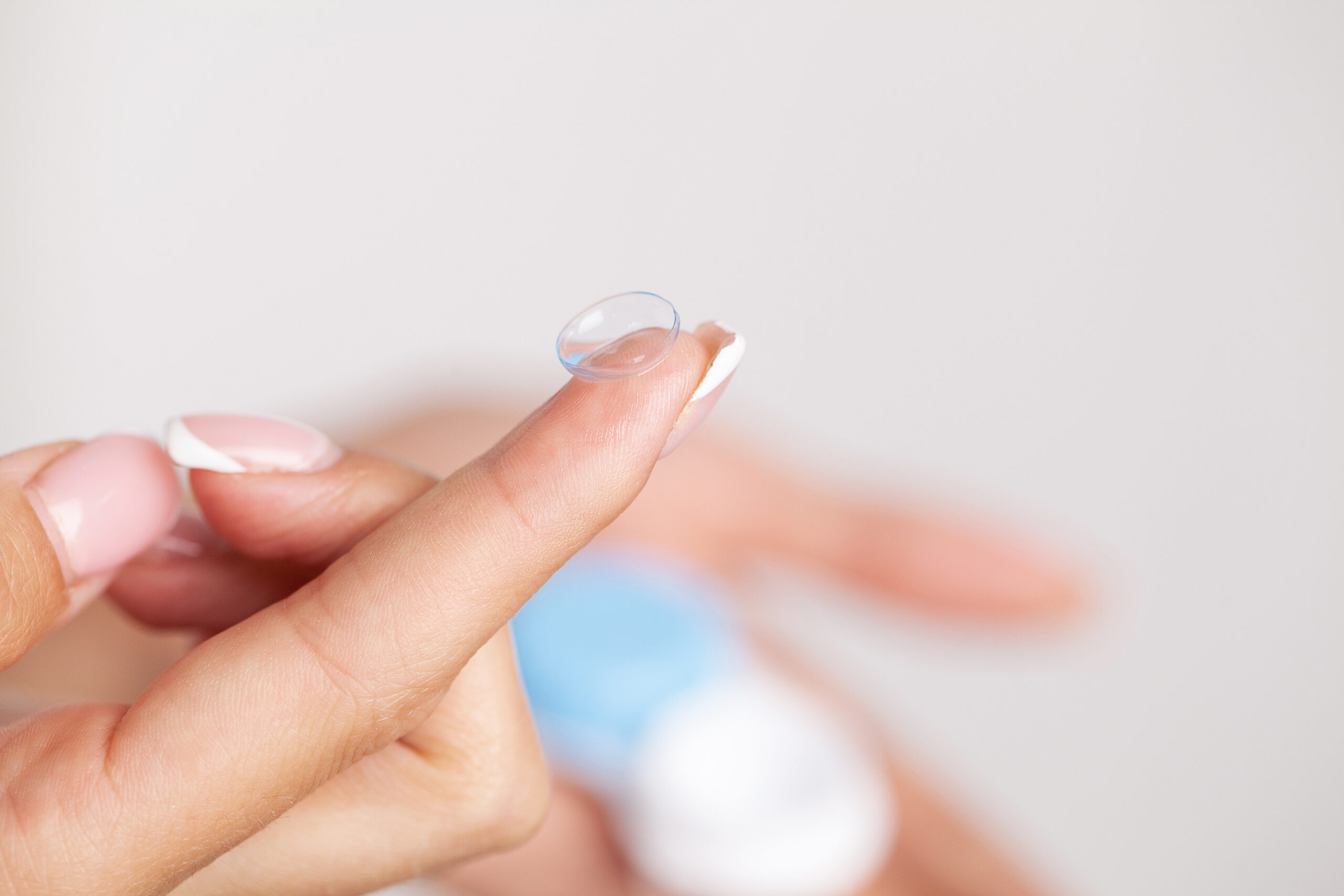 Why Over Wearing Contacts Is Detrimental to Your Eyes 2 Over Wearing Contacts, contact lens wearing, contact lens habits, contact lens usage, contact lens usage tips