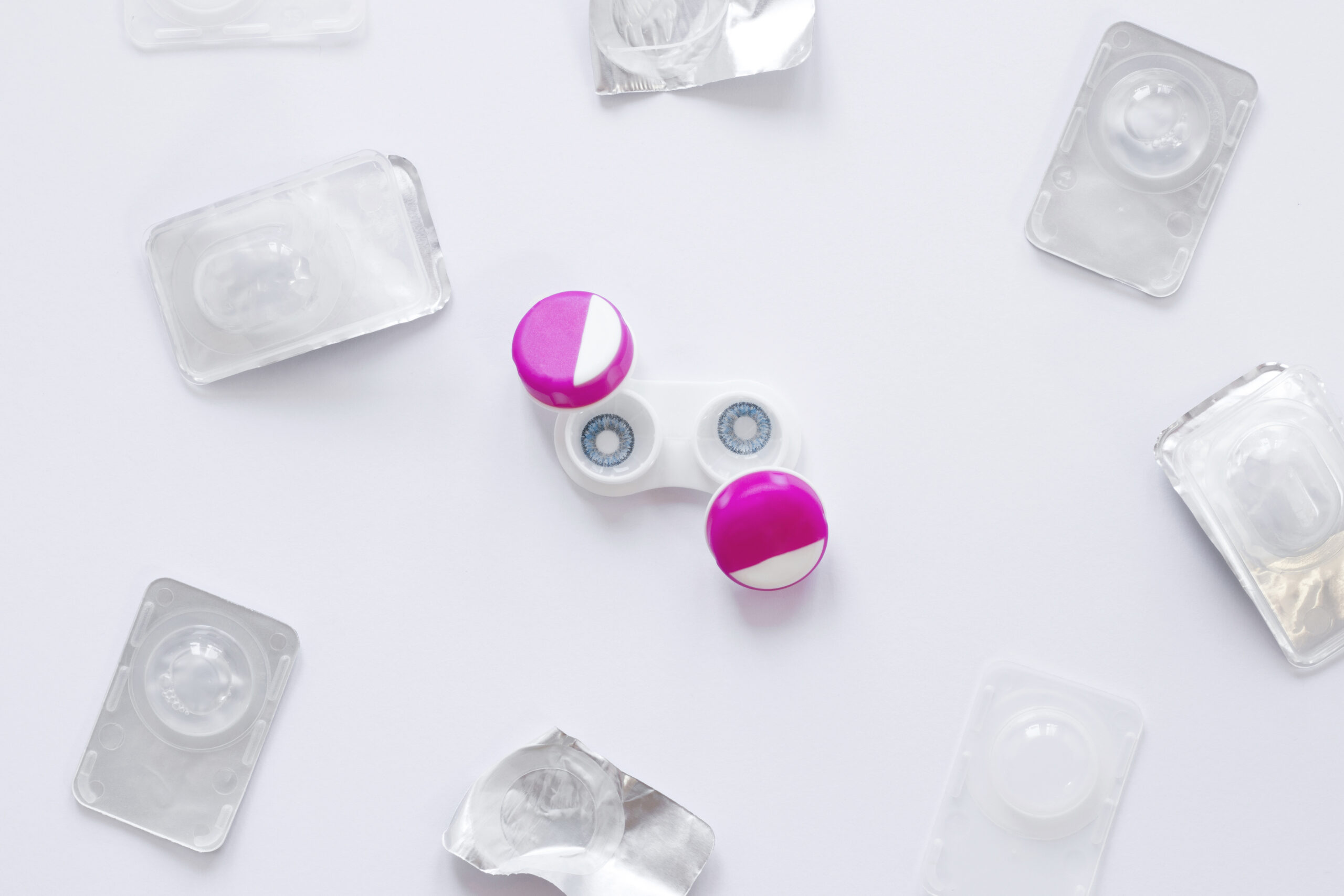 How Coloured Contacts Can Complete Your Signature Look 3 Coloured Contacts, coloured lenses, contact lens types, using coloured lenses, opt for coloured lenses, coloured contact lens types