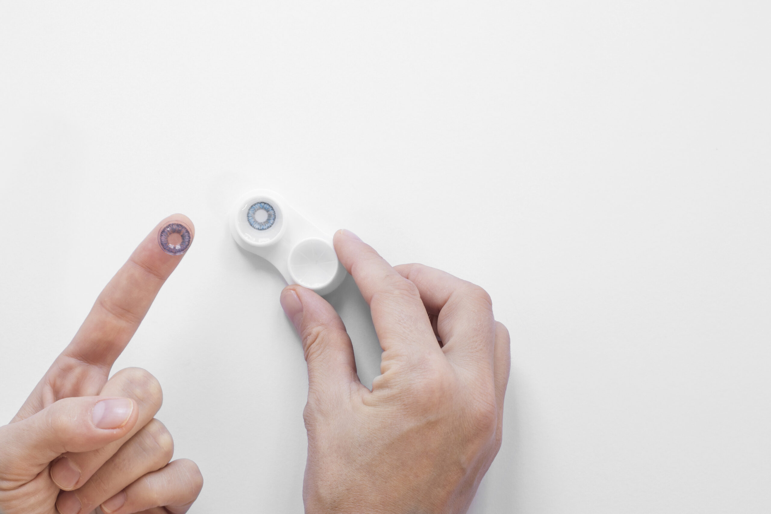 How Coloured Contacts Can Complete Your Signature Look 2 Coloured Contacts, coloured lenses, contact lens types, using coloured lenses, opt for coloured lenses, coloured contact lens types