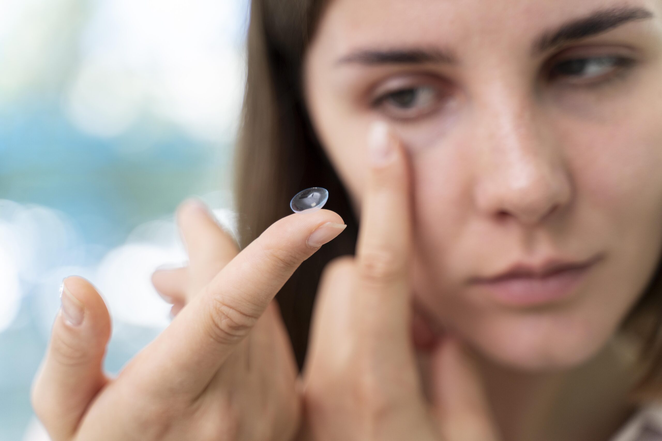Lens Hydration Hack: Ending Contact Lens Discomfort for Good 3 Lens Hydration Hack, contact lens, contact lens habits, wearing contacts, contact lens practices, contact lens use, contact lenses