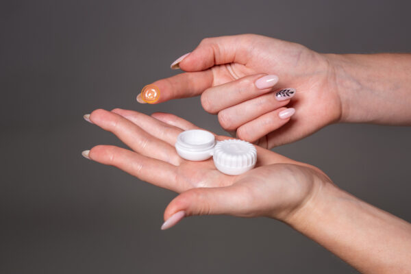 Your Contact Lens Is Stuck: Do These 3 Things Immediately 2 contact lens, Contacts in 2026, contact lens use, using good contact lens, tips for good lens practice, choosing the best contact lens, 2026 contact lens choice, tips on choosing the right contact lens